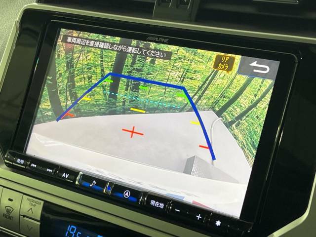 【バックカメラ】駐車時に後方がリアルタイム映像で確認できます。大型商業施設や立体駐車場での駐車時や、夜間のバック時に大活躍！運転スキルに関わらず、今や必須となった装備のひとつです！