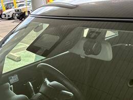 デュアルセンサーブレーキサポートや横滑り防止装置、車線逸脱警報機能などのサポート装備も充実♪