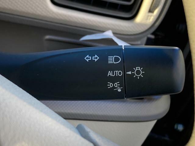 ヘッドライトは明るさを検知して自動でON/OFFが切り替わります。ヘッドライトの消し忘れもなくバッテリー上がりを防げます！