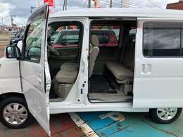 当店では、自社で仕入れした厳選車両を、多数展示しております。リーズナブルなお車を多数在庫しております。掘り出し物を探しにいらしてください。