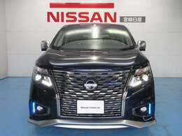 専用ブースにて下処理を施した後、ボディコートとガラス撥水コートを施工。煌くような光沢と深く質感のあるツヤ、撥水性能をお車に持たせます。普段のお手入れも簡単でお客様にご好評いただいております。