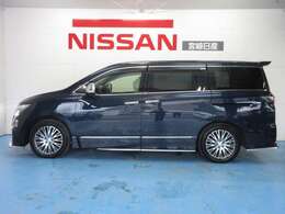 お渡し後のお手入れも弊社サービス工場にて、サービススタッフによるプロの洗車が受けれます（別途有料）寒い・暑いに関係なくショールムにてお待ち頂いている間にピカピカに洗車いたします！