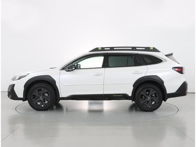 中古車だからこそオススメのボディーコーティング！！ボディ全体を磨く下地処理から丁寧に行い、細かい傷や水垢等の汚れを奇麗にしてから施工いたします！！ビフォー・アフターがハッキリとお判りいただけます！