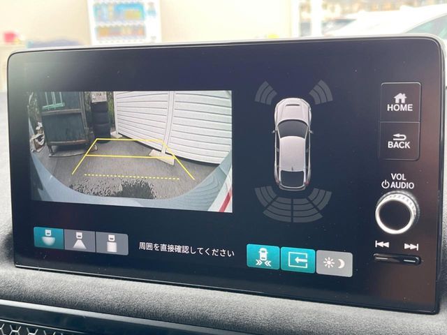 【バックカメラ】駐車時に後方がリアルタイム映像で確認できます。大型商業施設や立体駐車場での駐車時や、夜間のバック時に大活躍！運転スキルに関わらず、今や必須となった装備のひとつです！