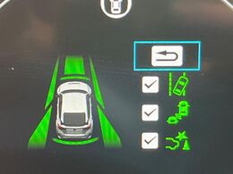 【ホンダセンシング】走行中に前方の車両等を認識し、衝突しそうな時は警報とブレーキで衝突回避と被害軽減をアシスト。より安全にドライブをお楽しみいただけます。