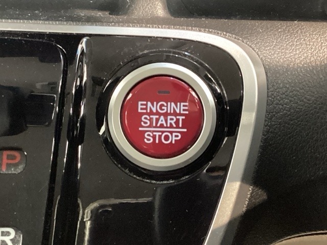 ワンプッシュでエンジンのスタート、ストップが出来て便利です。