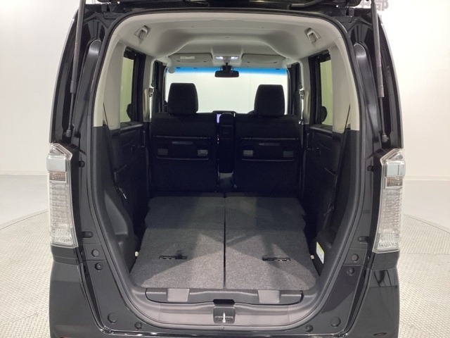 リアシートを倒すと、ラゲッジスペースを広くお使いいただけます！