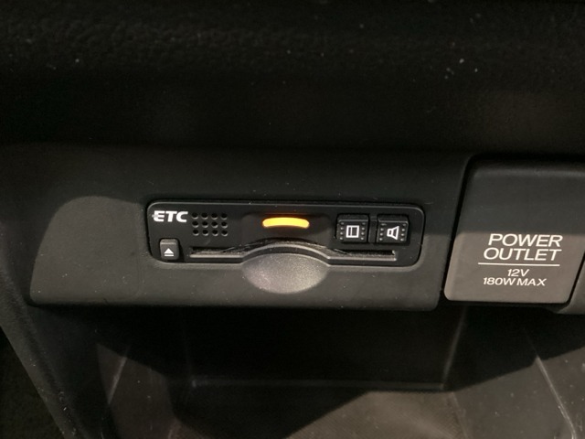 いまや快適なカーライフに欠かせないETCが付いています。
