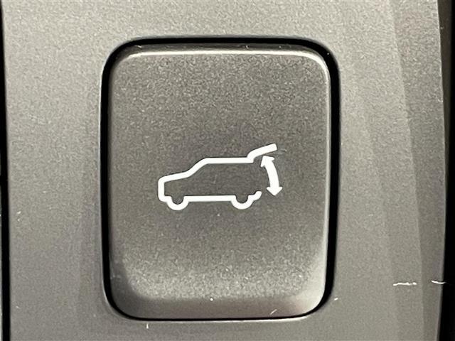 ◆【パワーリアゲート】荷物を抱えた状態でもリアゲートの開閉が可能です！お買い物時やアウトドアの際に役立ちますね。