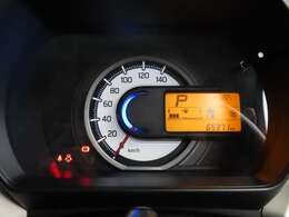 フレアワゴンのメーター部です。華美な装飾を避け、必要な情報を瞬時に読み取れる様にデザイン・配置されています。