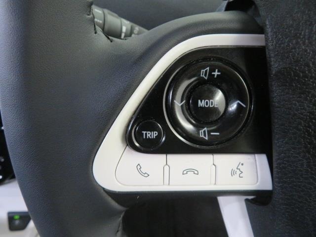 ステアリングスイッチで、手元で安全にオーディオ操作可能。