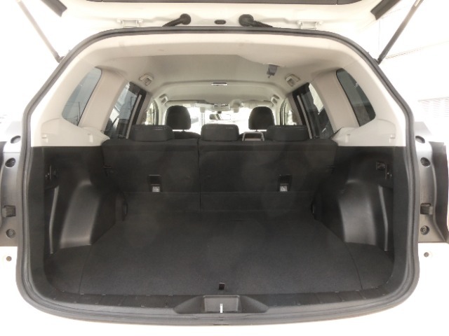 ◆フル乗車でもしっかり荷物を収納出来るラゲッジスペースです。普段の買い物でしたらしっかり積める十分な荷室スペースが確保されています。