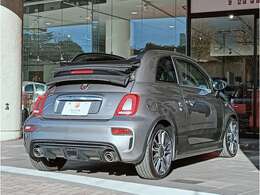 リアパーキングセンサーを装備しています。