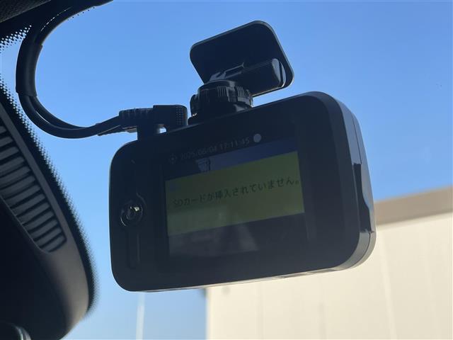 【ドライブレコーダー】映像・音声などの運転中の記録を残します。事故などを起こした起こされた時の証拠になりえますので、もしも時でも安心ですね。