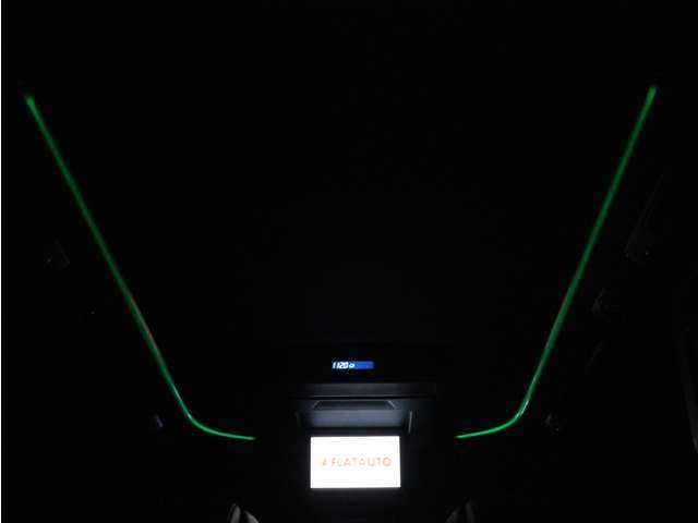 夜間に室内を照らしてくれるルームライトです