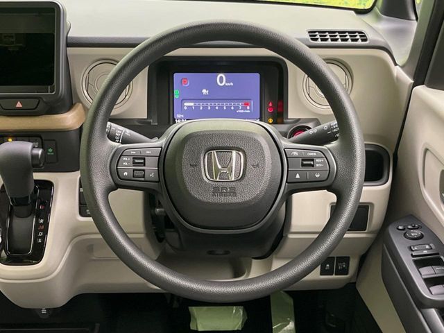 【ステアリングスイッチ】運転中、前方から目線をそらすことなく、オーディオ等の操作が可能な便利機能！安心＆快適なドライブを演出してくれます♪