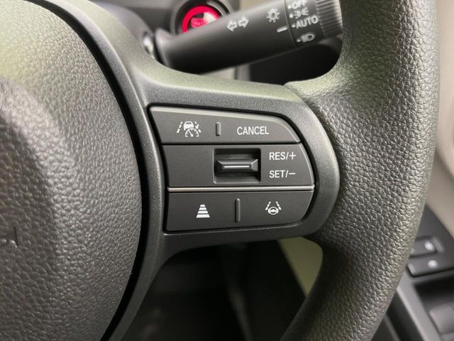 【アダプティブクルーズコントロール】高速道路での長距離走行が楽に！！自動で速度を保つクルーズコントロールが、衝突軽減システムと連携し、前方の車両を感知して車間を保つように速度調節してくれます！！