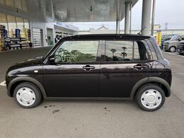 セキュリティーアラーム装備。停車中の車のドアが開くと光と警報をだします。