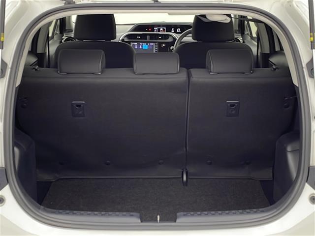 【トランク】積み込みやすくて、たっぷり積める荷室です。シートアレンジできるものは、乗車人数と荷物の量や大きさによってシートを動かすことができるので、より快適なドライブが可能です！