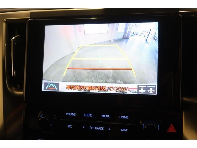 バックカメラ付きですので、苦手なバックからの駐車も楽々出来ます！　　バックからの駐車の方が、出るときに楽ですよ♪