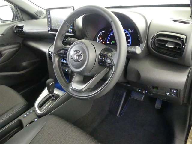 見通しのよいすっきりとした視界で、誰でも運転しやすいです。運転のしやすさは疲れにくさにも繋がりますよ♪