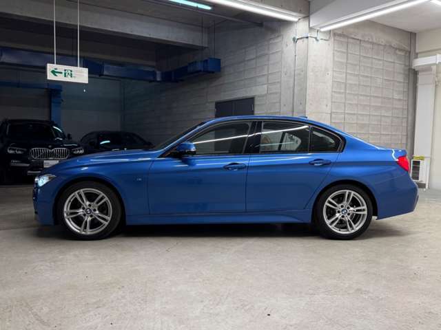 【拘りのFR】BMWが多く採用するFR車。ダイレクトでスポーティな加速感・シャープなハンドリングを実現。縦置きエンジンレイアウトにより、フラットで上質な乗り味です。