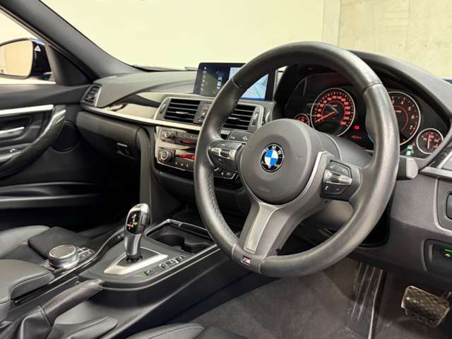☆センターパネルを運転席側に僅かに傾けたBMW独特のインパネ☆【駆け抜ける歓び】はここからもスタートしております☆