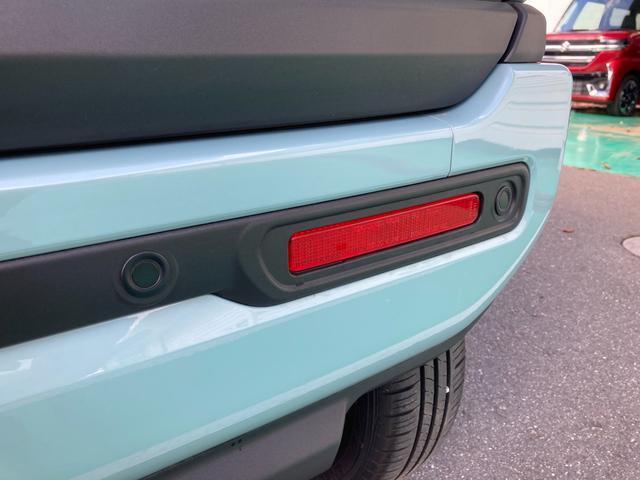 【後退時ブレーキサポート】リヤバンパーに内蔵した4つの超音波センサーで後方の障害物との距離を測りブザー音で障害物との接近をお知せ！さらに障害物と衝突の可能性が高まると衝突被害軽減ブレーキが作動！