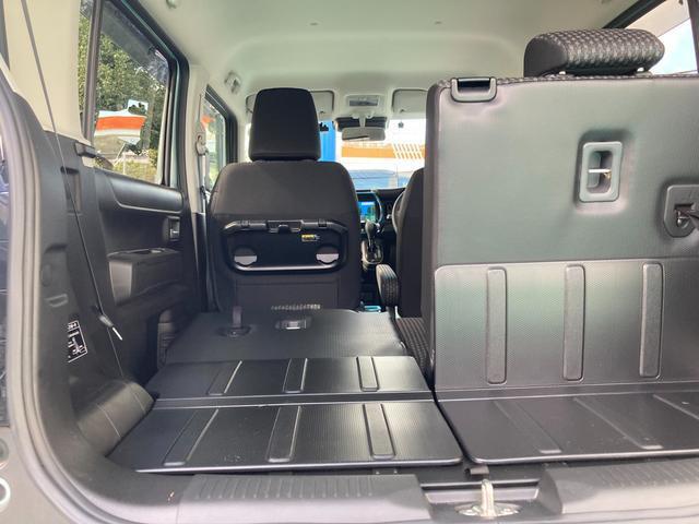 【ラゲッジルーム】3人＋少し大きい荷物の場合。5：5分割するので使い勝手も◎