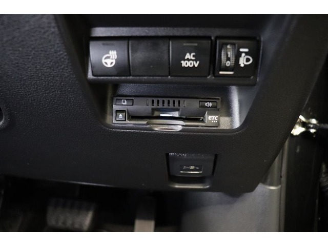 スッキリ装着されたビルトインタイプのETC！高速道路走行の料金所をノンストップで通過できます。※ ETCカードのお申し込みも当社にお任せ下さい！