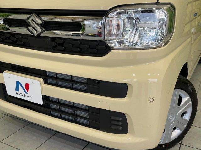 【LEDヘッドライト】悪天候や夜間走行時も良好な視界を確保し安心して運転できる高輝度LEDヘッドライトを装備！点灯速度が早く、消費電力も抑えられています。