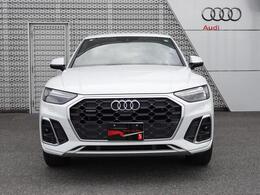 Audiの特徴シングルフレームグリルは力強さとエレガントな雰囲気を醸し出します。