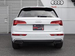 躍動感あふれるスポーティなリヤスタイル。