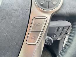 【衝突軽減ブレーキ】万が一のときにレーダーやセンサーなどが前方障害物や車両などを検知し、衝突の可能性がある際に緊急ブレーキをかける機能です。