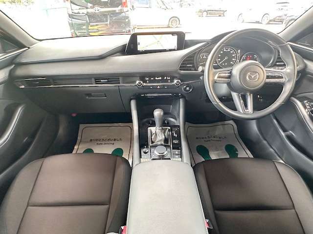 運転席廻りの画像です！操作スイッチ類も比較的に綺麗な状態です♪他に詳細画像をご希望の方はこちら！【1st@e-g-a.co.jp】へご連絡ください！