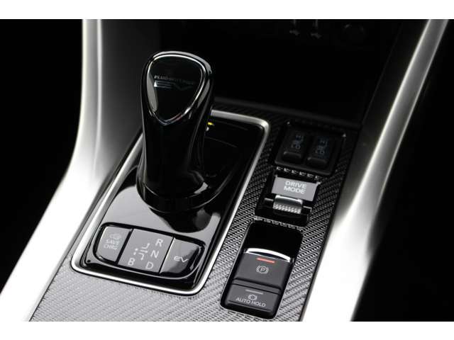 電動パーキングブレーキを装備しています。