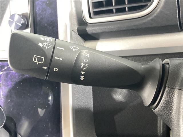 【運転席操作部】『運転席周辺の装備』の画像になります。快適なドライブを楽しむための機能が装備されています！運転席から触れるので使いやすいです！