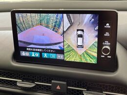 【マルチビューカメラシステム】専用のカメラにより、上から見下ろしたような視点で360度クルマの周囲を確認することができます☆死角部分も確認しやすく、狭い場所での切り返しや駐車もスムーズに行えます。