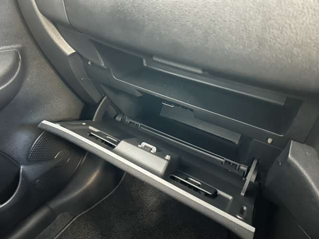 車検証などを入れるグローブボックス☆