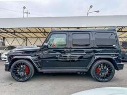 BRABUSサイドエンブレム ￥20,900 /リアエンブレム ￥27,500 /ドアロックピン ￥35,200/グリルロゴill ￥158,400 /ディストロニック用ロゴ ￥229,900　ローダウンサス