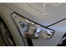 低消費電力で明るい光を放つLEDのヘッドランプで視界の確保をサポート。