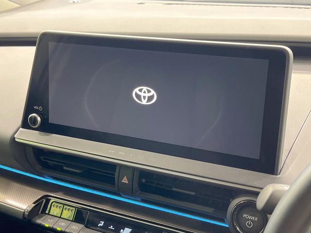 【12.3インチワイドナビ】高級感とインパクトのある大型ワイドナビを装備。各種オーディオ操作はもちろん、横長ワイド画面でのマップ2分割表示など、利便性も高いナビです♪