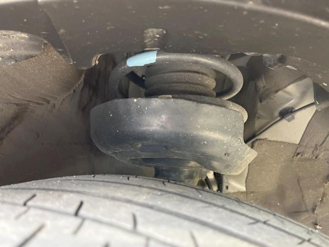 お車を安心してお乗りいただく為には、足回りの定期点検が欠かせません。サービスサポート（有償保証）では無料点検もご提供しており、安心のカーライフをお過ごしいただけるサポート体制が整っています。