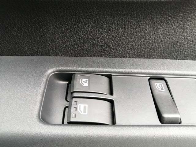 お客様の暮らしに必須なお車を提案し、その後のカーライフを支える。私達はお客様のお役に立ちたい、強い思いで日々仕事をさせて頂いています。おかげさまで12店舗となりました。これからも努力を続けていきます。