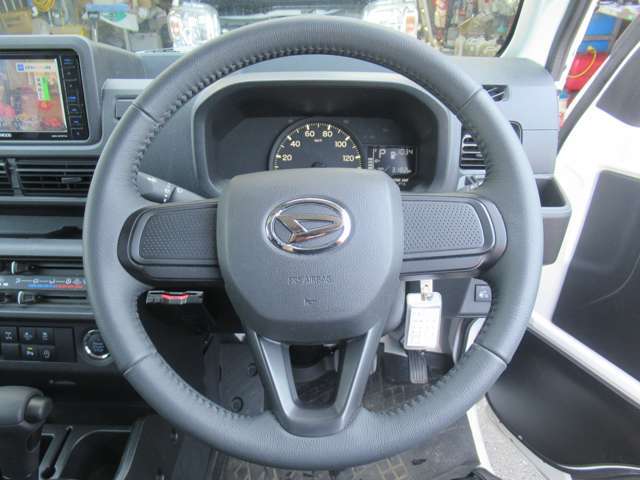 中古車なので、どなたでも走行距離は気になります。当社は【走行管理システム】という全国単位の共有システムにて全車両の走行距離の不正をチェック済！メーター不正の車輌は販売いたしません！！