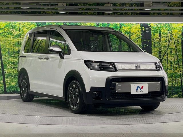 大好評のボディコーティング「弾スプラッシュコート」もご納車までに施工可能。通常のガラスコートと異なる、耐久年数6年の無機質ガラスコーティングが、ボディをキレイな状態に保ってくれます。
