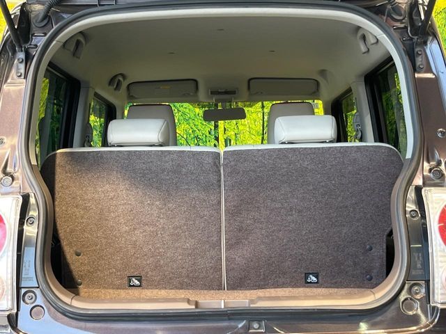 普段のお買い物や通勤、送迎等に十分な荷室スペースを確保しております。セカンドシートを倒すと、大きな荷物の積載も可能です♪