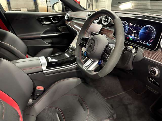 メルセデス・ベンツの定める厳しい基準をクリアしたお車のみをご案内させて頂きます。納車前整備はメーカー規定に基づき100項目以上にも及ぶ点検を熟練のメカニックによって行いご納車させて頂きます。