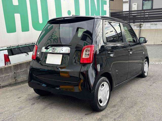 内装仕上げは専門業者にて入念に行っております。現車をご確認いただけば、きっとご満足いただける仕上りです。