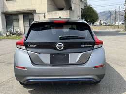 室内展示場を完備しておりますので、天候の悪い日でもゆっくりと車両をご覧下さい。